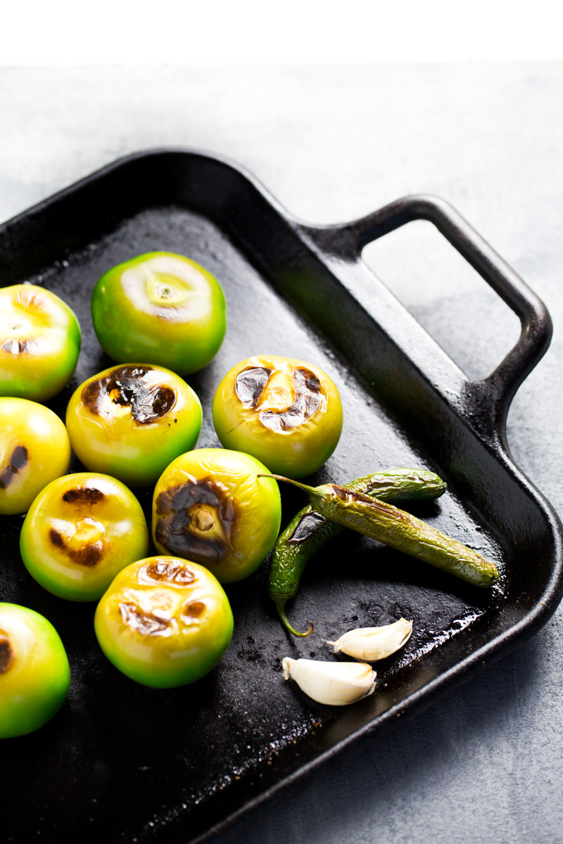 Salsa verde autentica mexicana: tomatillo y ajo asado | Piloncillo&Vaianilla