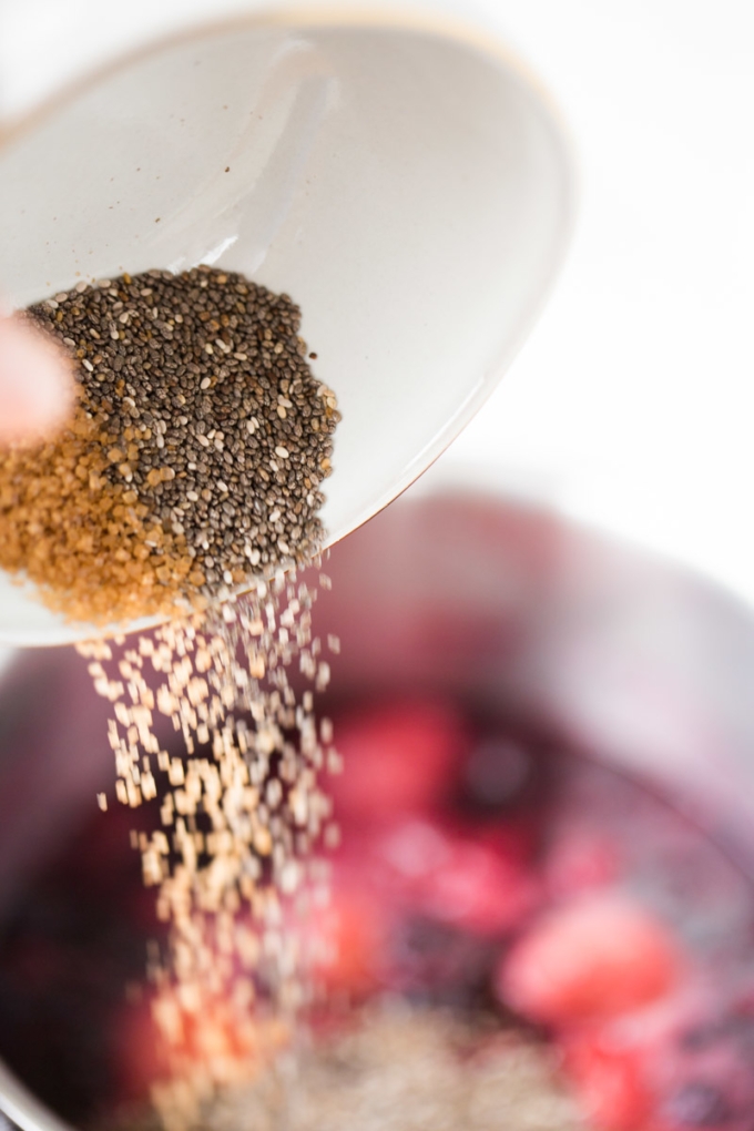 vaciando semillas de chia