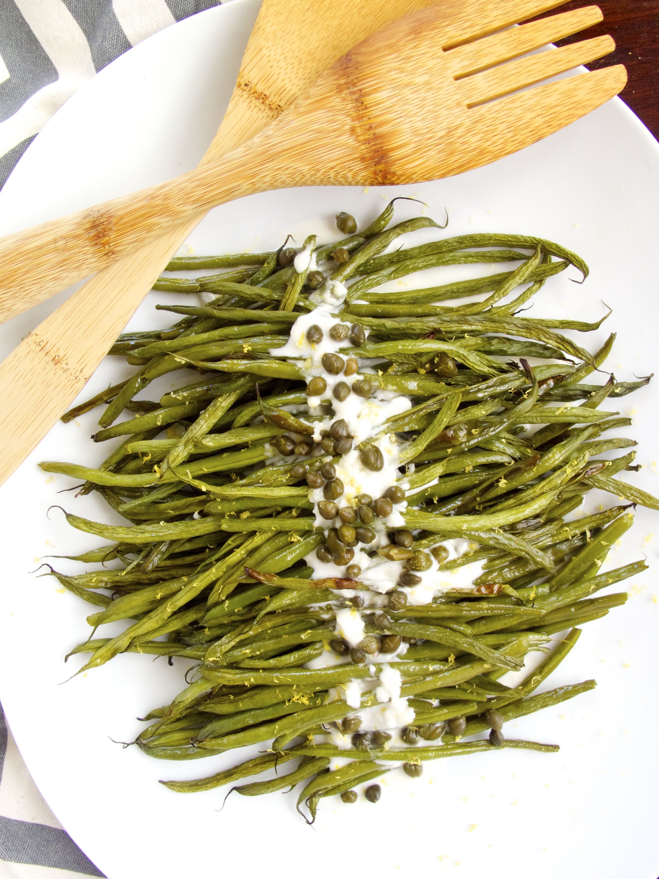 Esta receta de ejotes al horno con alioli de mentiras es de mis recetas preferidas y la podría comer todos los días. Es deliciosa, super fácil de hacer y una manera super diferente de preparar los ejotes. Con esta receta estoy segura, a toda tu familia les van a encantar.
#verdura, #verdurarostizada,#verduradeliciosa,#recetadeverdura,#verdurasalhorno,#recetavegana