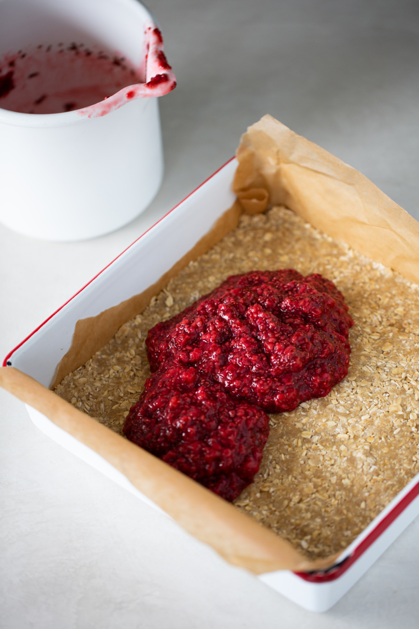 Barritas de almendra con mermelada de frambuesa