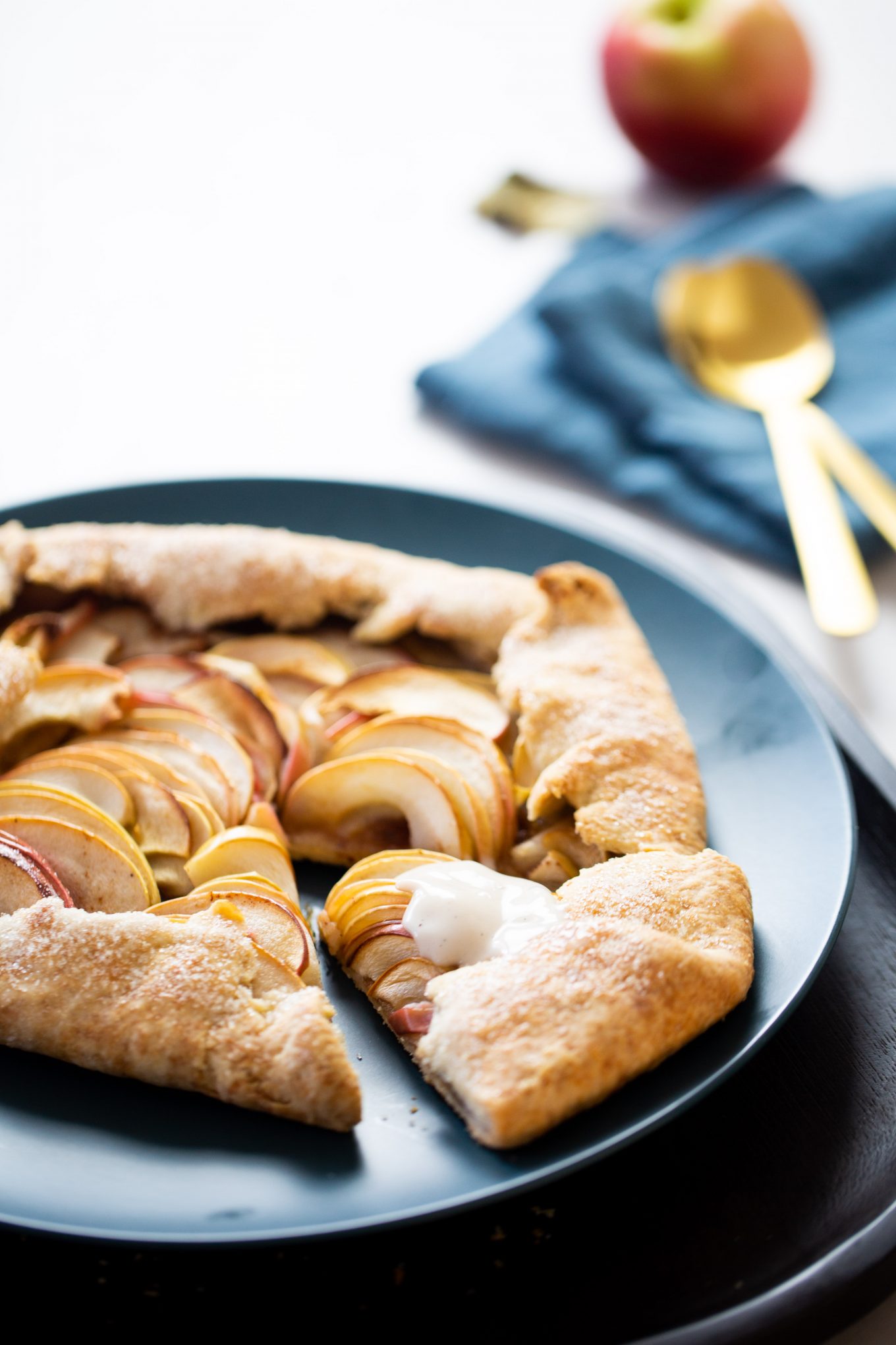 Galette de manzana con crema encima