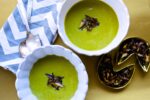 Sopa de brocoli con chips de shitake