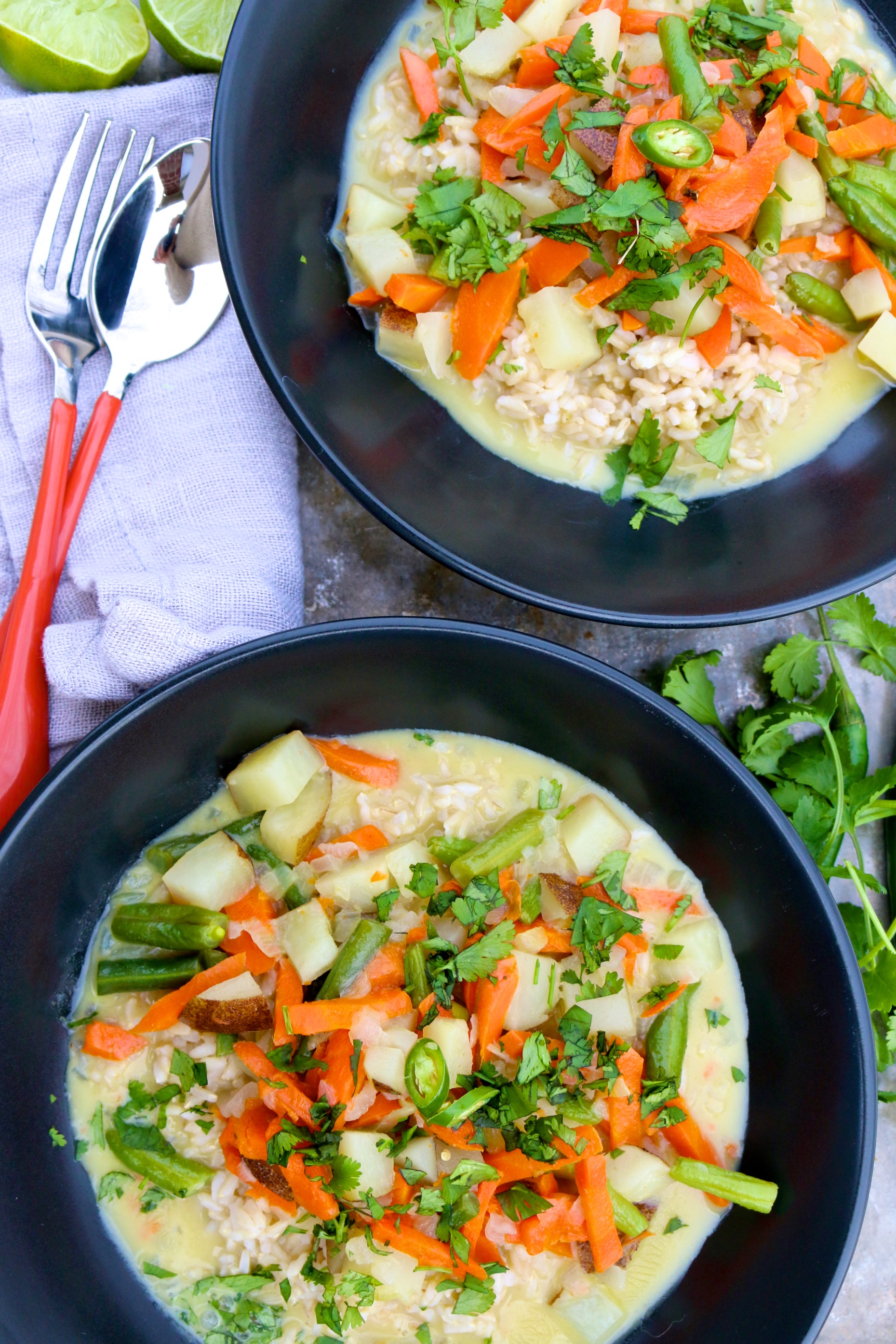 Esta receta de curry thai rapidisimo con leche de coco es de los platillos ricos, rápidos y perfectos para cuando hace frío. Queda perfecto con cualquier verdura.