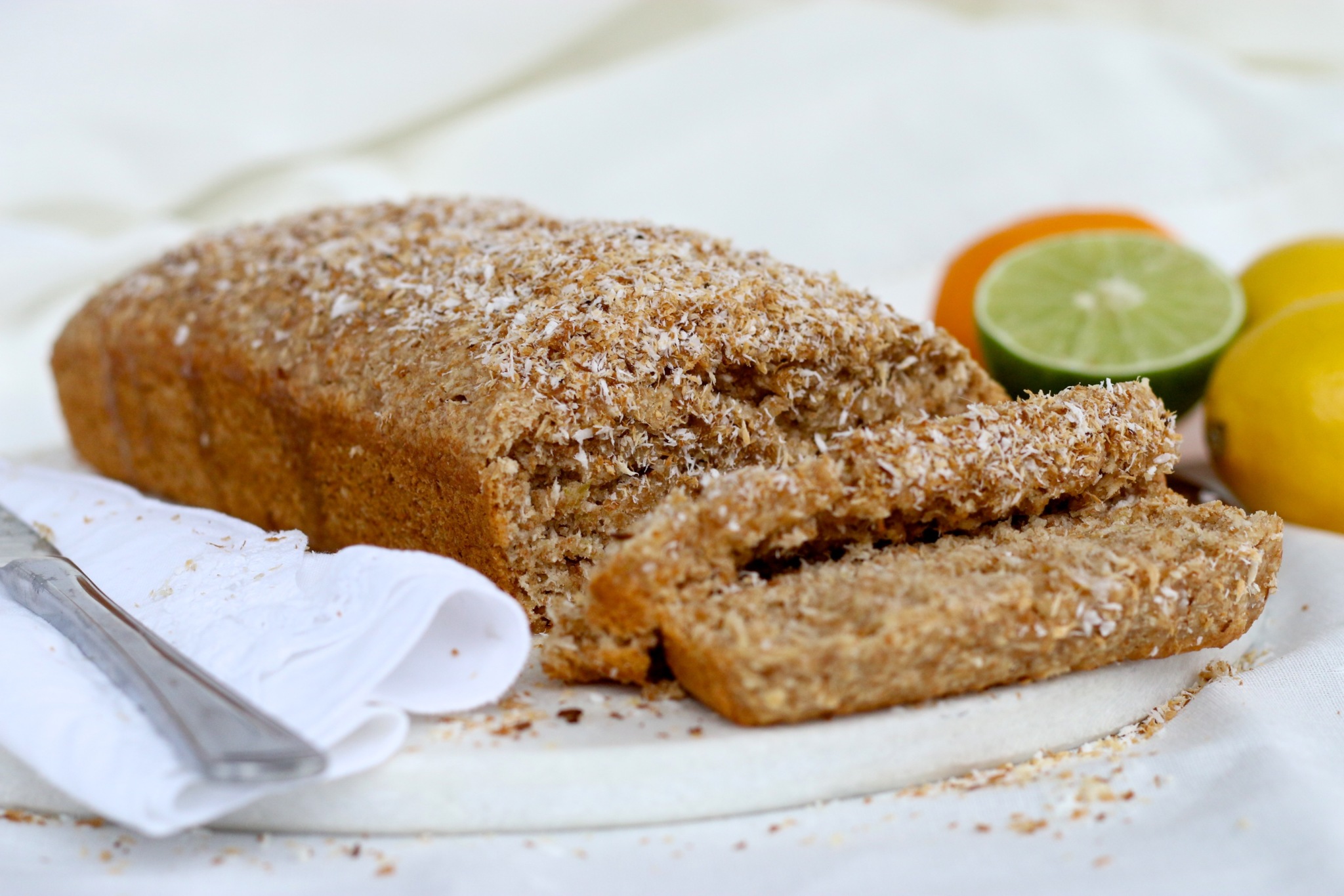 Pan de coco y limon con glace de jugo de limon y espolvoreado con coco tostado-piloncilloyvainilla.com