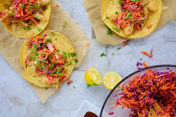 Tacos de coliflor rostizada con chipotle
