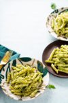 Pasta con pesto de menta y almendras