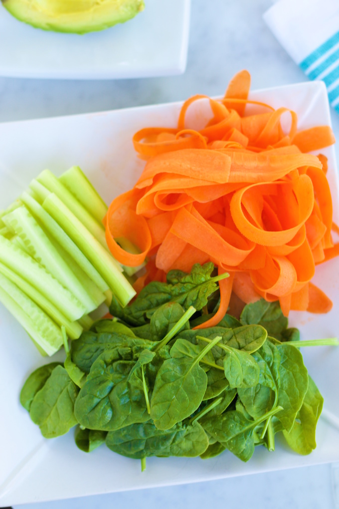 Spring rolls de verduras con salsa de almendra