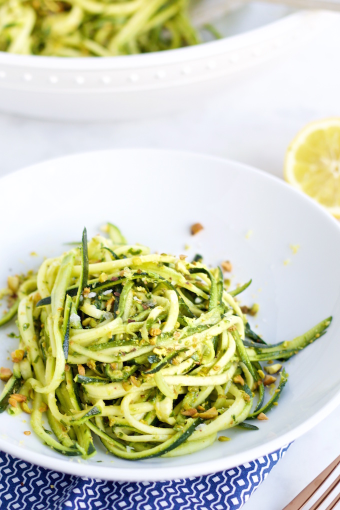 Zucchini noodles con pesto de pistache