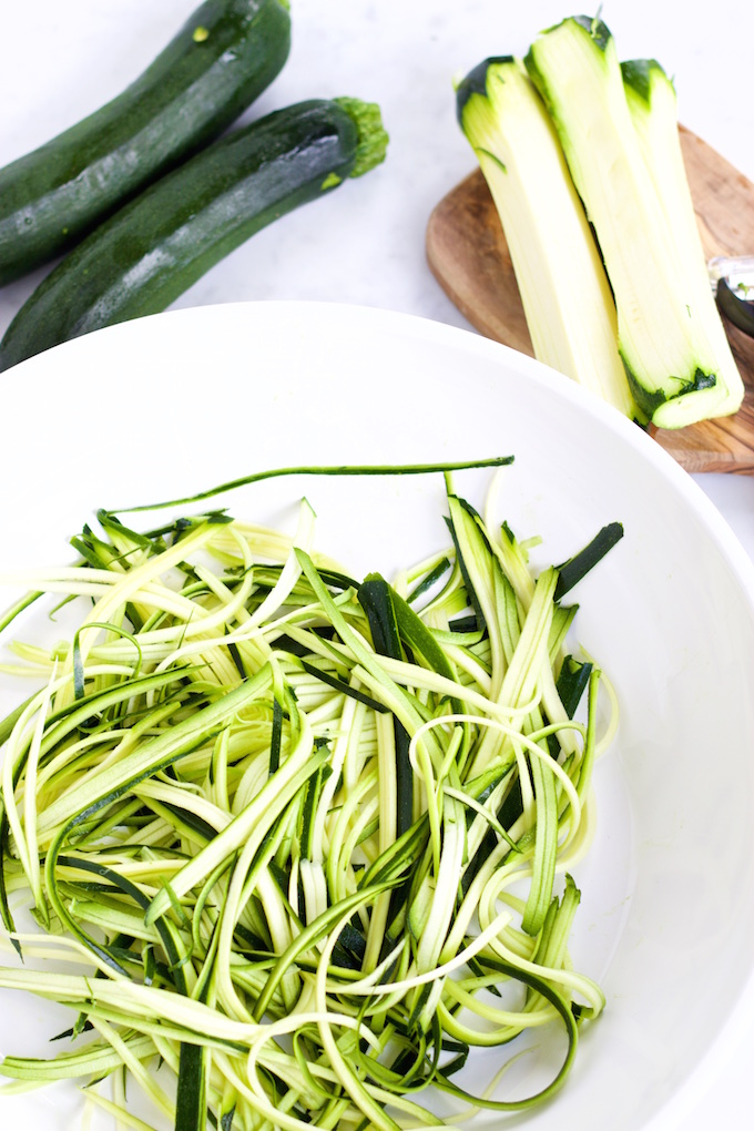 Zucchini noodles con pesto de pistache