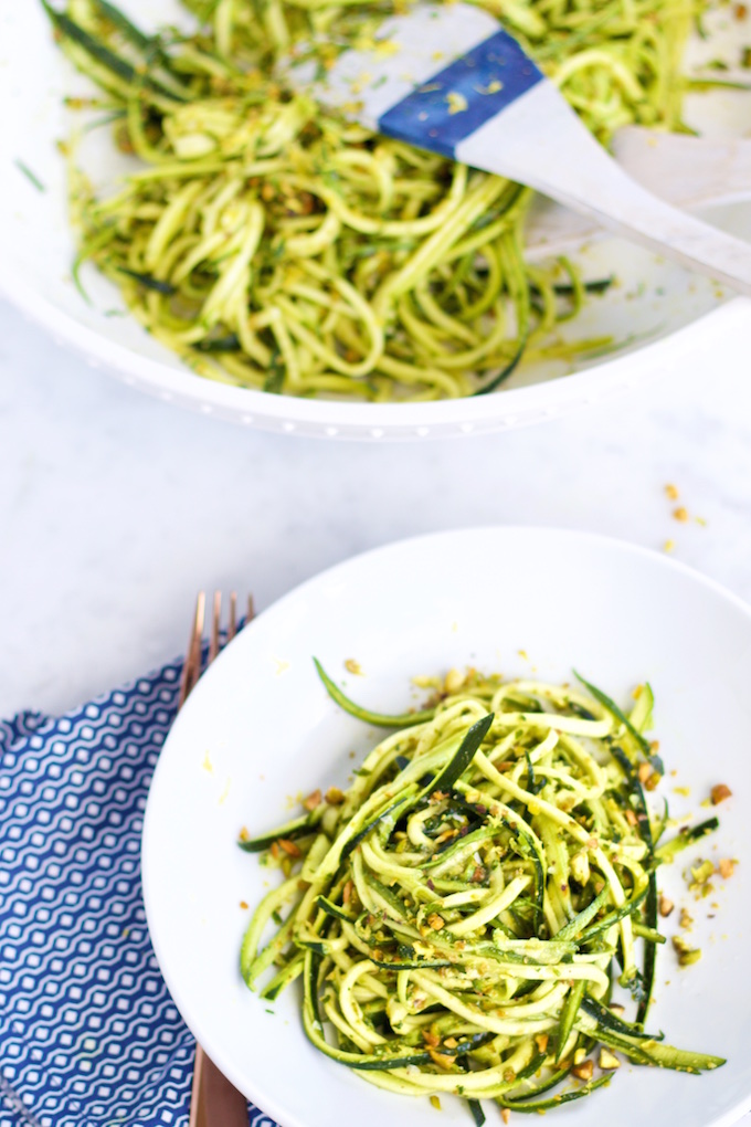 Zucchini noodles con pesto de pistache