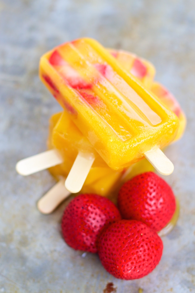 Paletas de mango y fresa