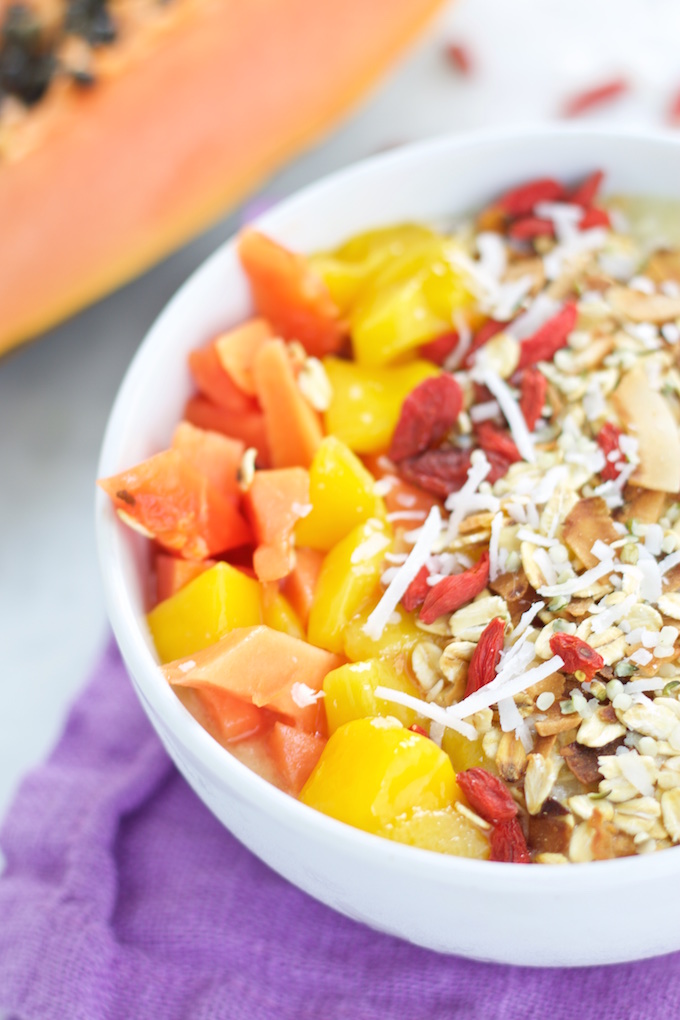 Smoothie bowl tropical