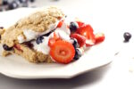 Scones de berries como postre o desayuno.