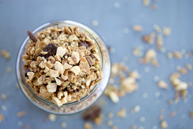 Granola de cacahuate y chocolate