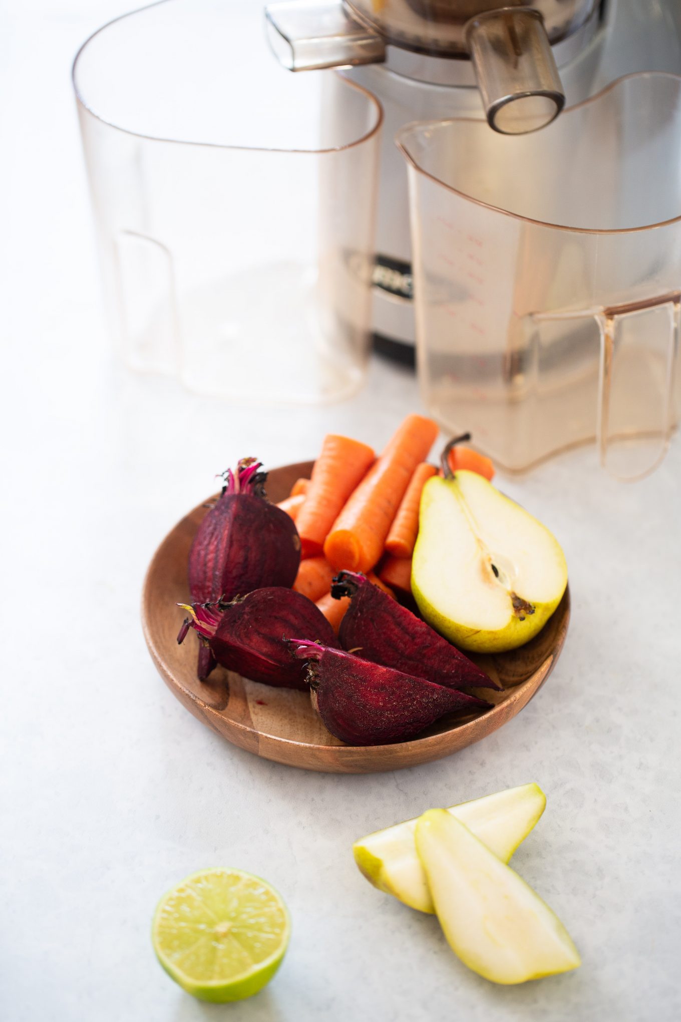 Jugo de betabel, zanahoria y pera con un chorrito de limón