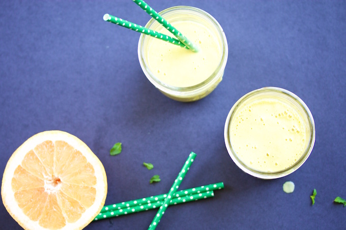 Super healthy after school snack. Smoothie de mango y toronja.