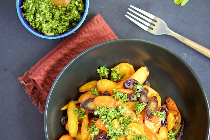 Zanahorias rostizadas con salsa verde