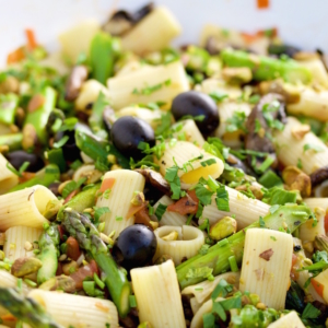 This recipe for a vegan Mediterranean pasta with olives, pistachios, asparagus, and mushrooms is easy, delicious and very fast to prepare.