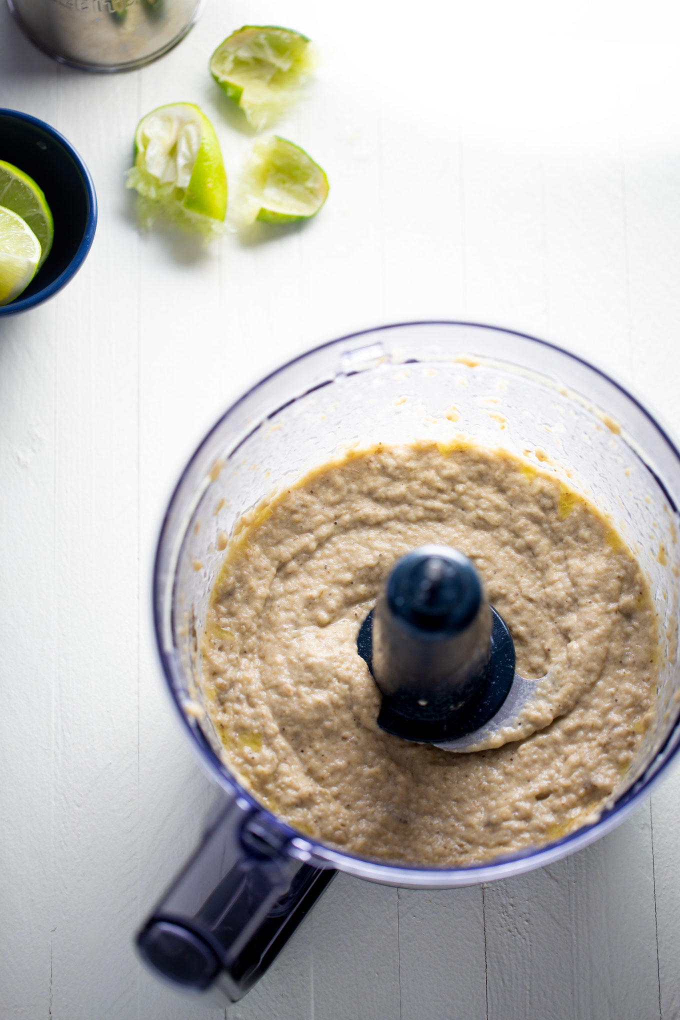 baba ganoush en el processador de alimentos
