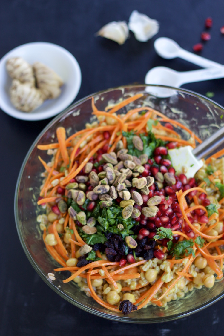 Ensalada de garbanzo y farro con curry
