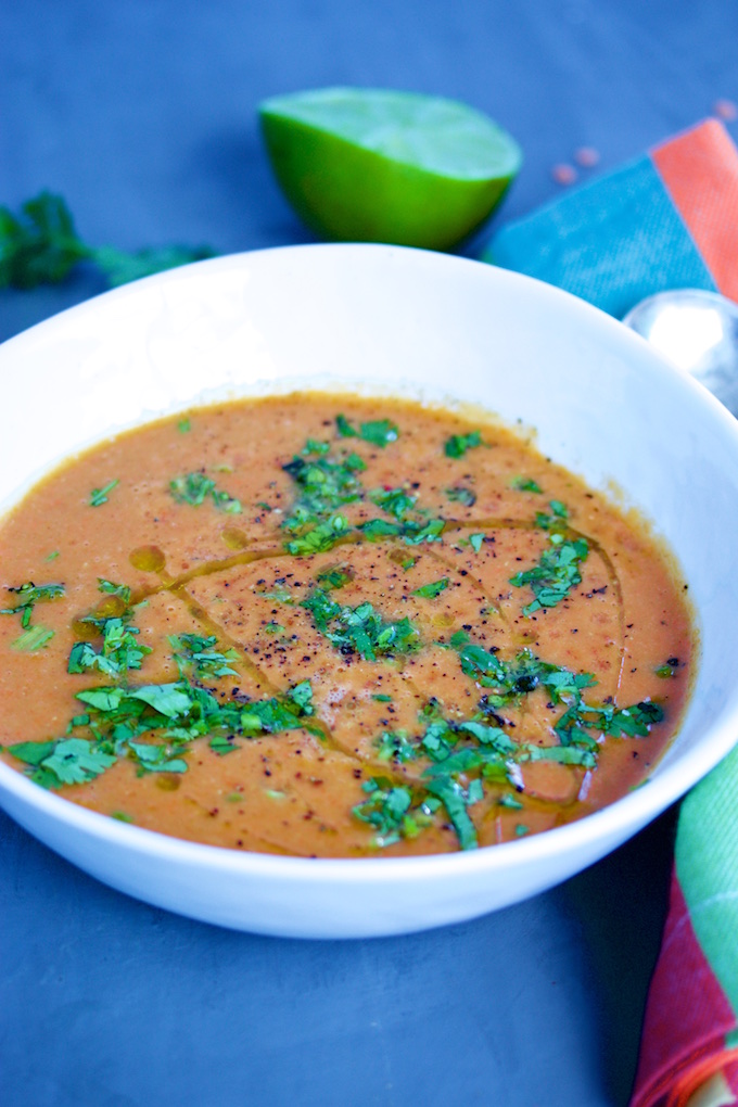 Sopa de lentejas rojas con zanahoria y tomate.p&V