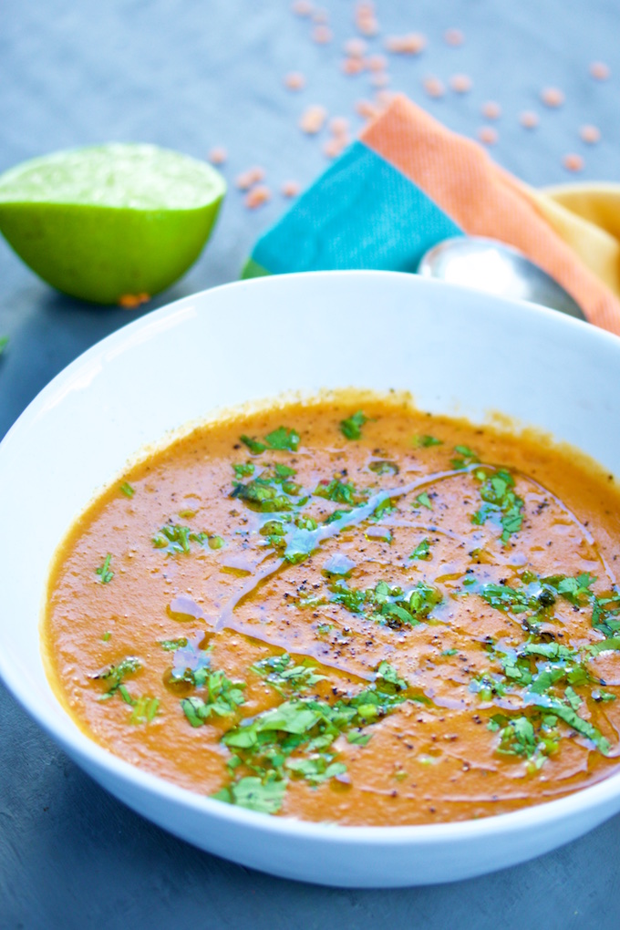Sopa de lentejas rojas con zanahoria y tomate.p&V
