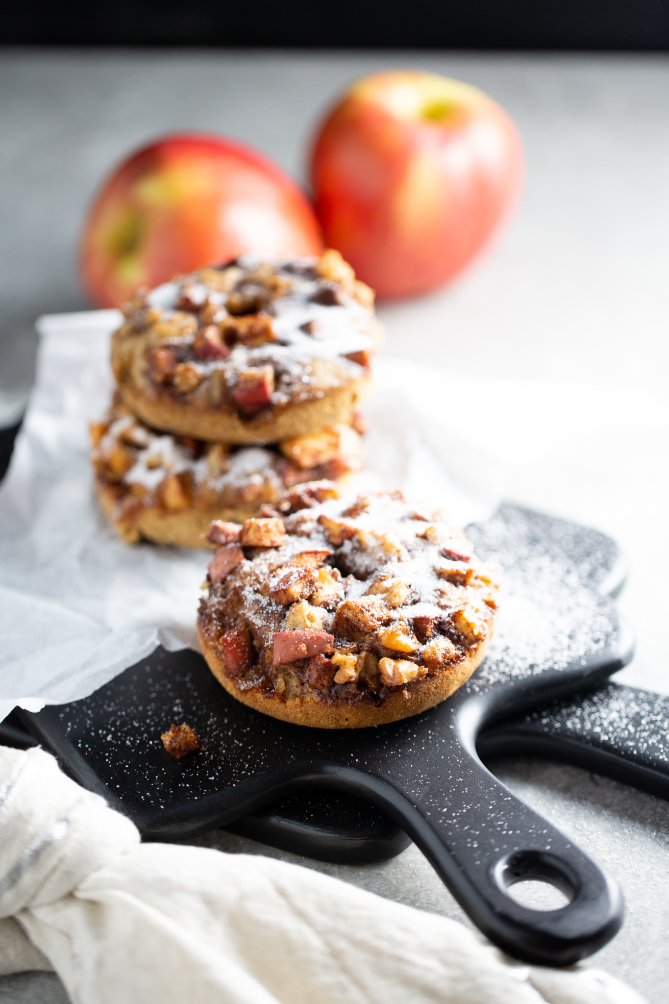 Donas de manzana y canela en el horno