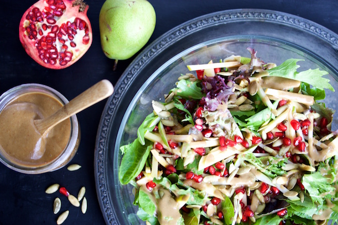 Ensalada de otoño con aderezo de pasitas