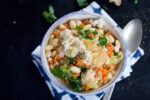 Sopa de verduras, alubias y pan.P&V