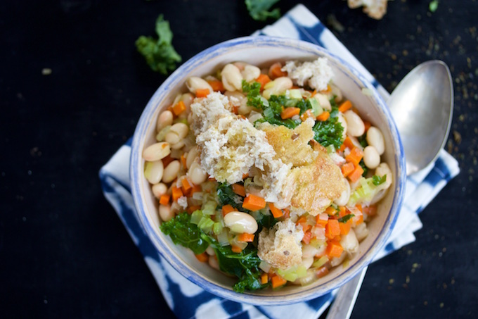 Sopa de verduras, alubias y pan.P&V