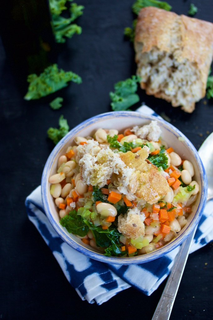 Sopa de verduras, alubias y pan.P&V