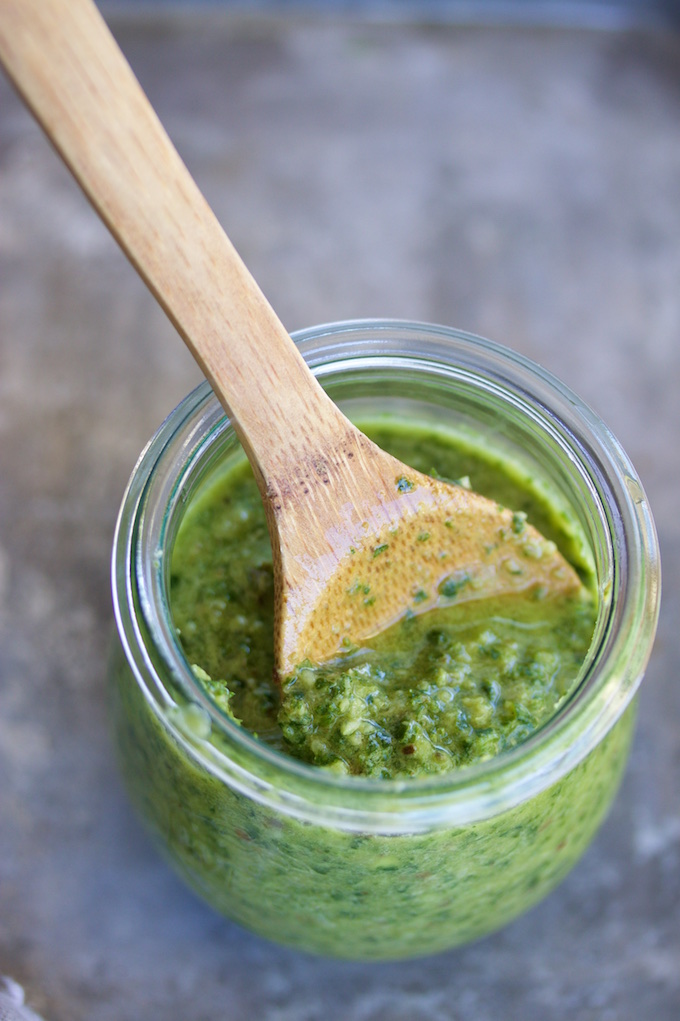 Kale pesto o pesto de kale, una opción diferente al tradicional