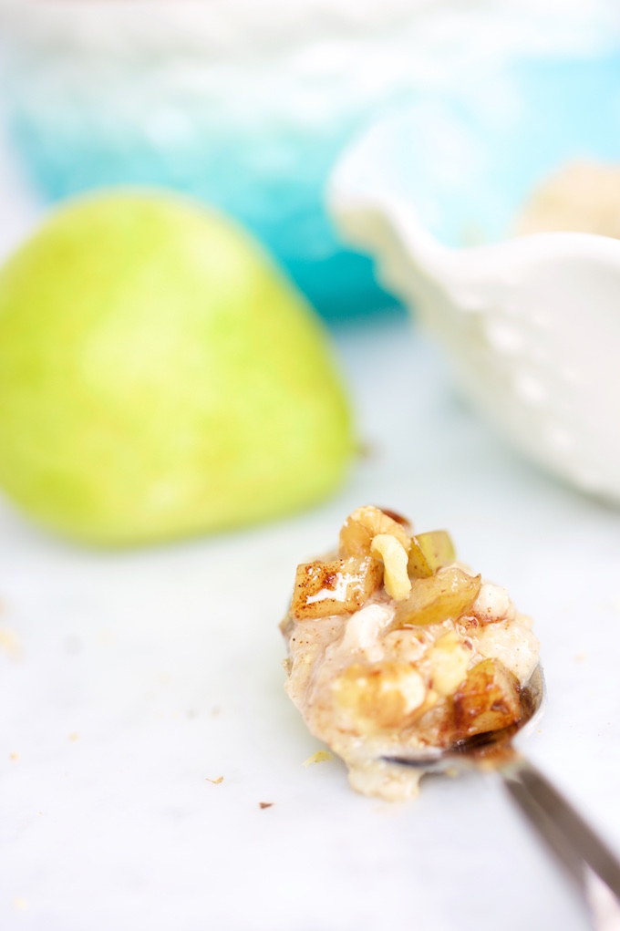 Avena y amaranto con peras caramelizadas para un desayuna perfecto y delicioso.P&V