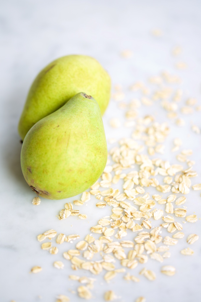 Avena y amaranto con peras caramelizadas para un desayuna perfecto y delicioso.P&V