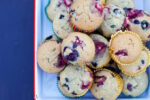 Muffins con berries y miel de maple