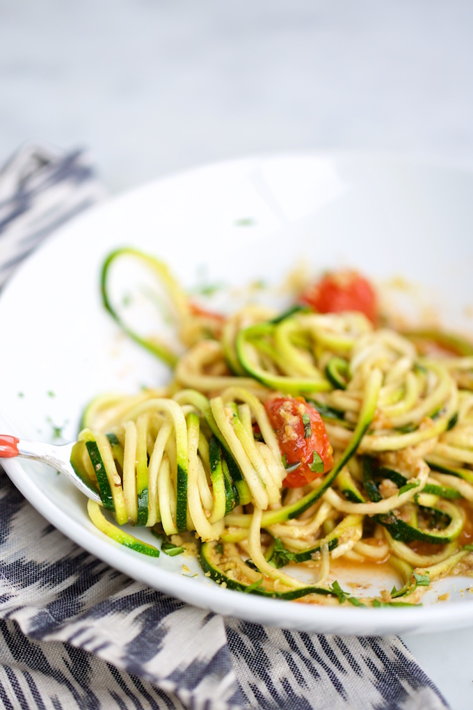 Noodles de calabacita con tomate,pasta de zucchini 