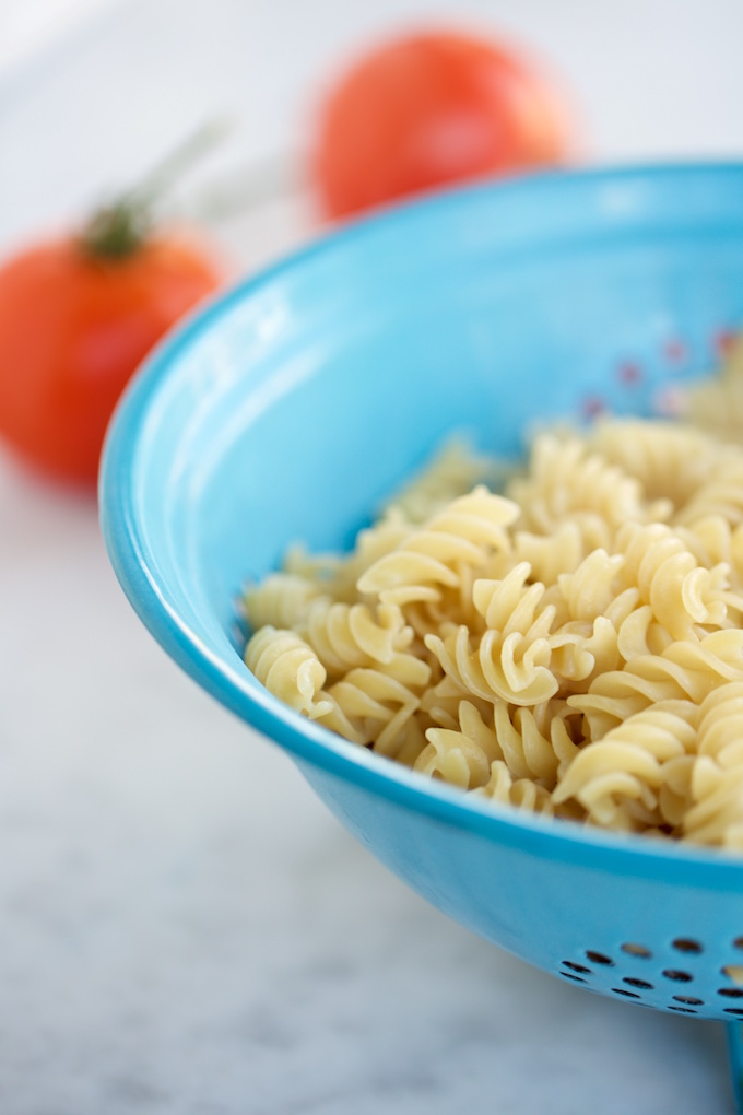 Pasta sencilla con brocollini y tomate