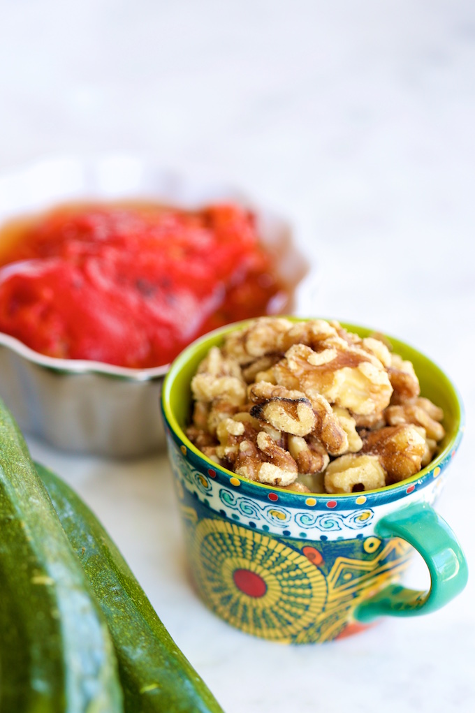 Noodles de zucchini con salsa de pimiento.P&V