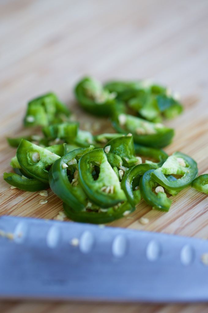 Receta de hummus con chiles toreados