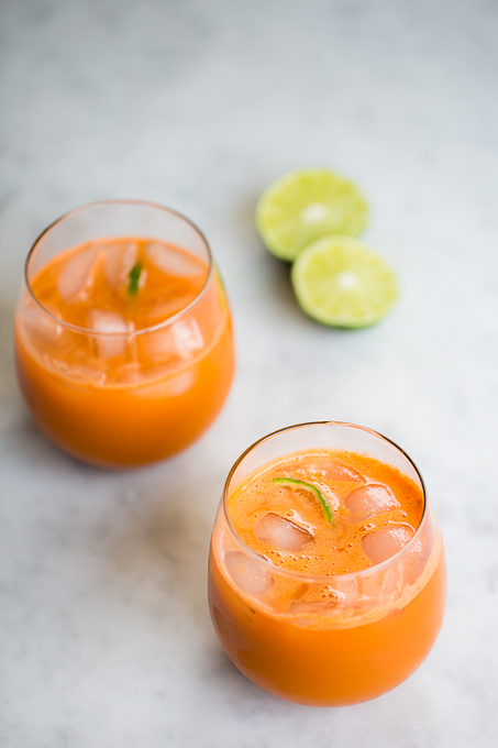 Jugo de zanahoria con pepino, manzana verde, limón y jengibre