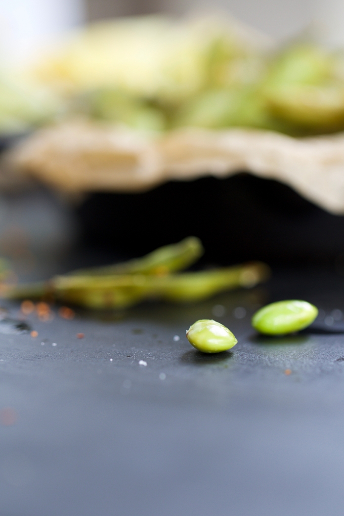 Edamame asado, la mejor manera de comer frijol de soya