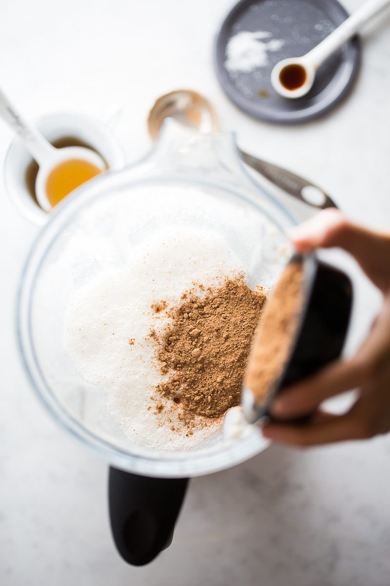 Leche de avellana con chocolate. Super fácil de hacer, deliciosa y llena de vitaminas y minerales para el cuerpo.