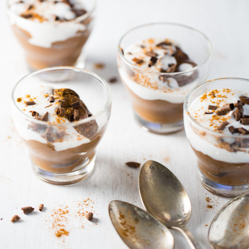 Pudín de chocolate vegano con aguacate y especies mexicanas. Mexican chocolate avocado pudding.