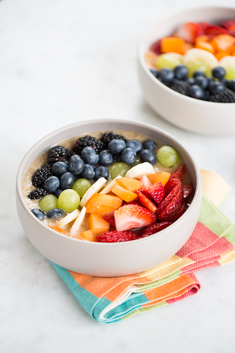 Smoothie bowl con colores del arcoirs
