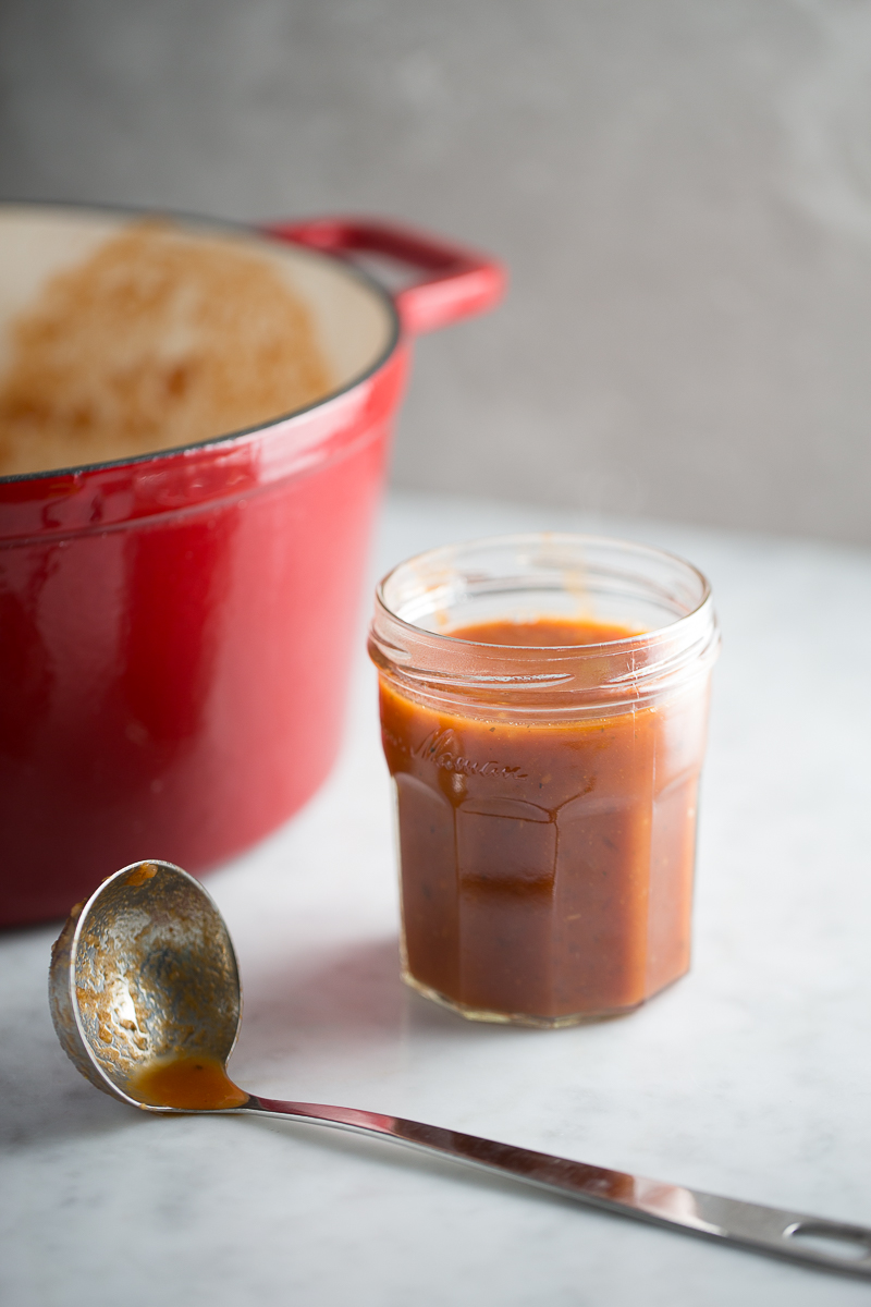 Enchilada sauce with chipotle peppers, easy, vegan and delicious.