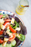 Panzanella de verano, ensalada deliciosa.