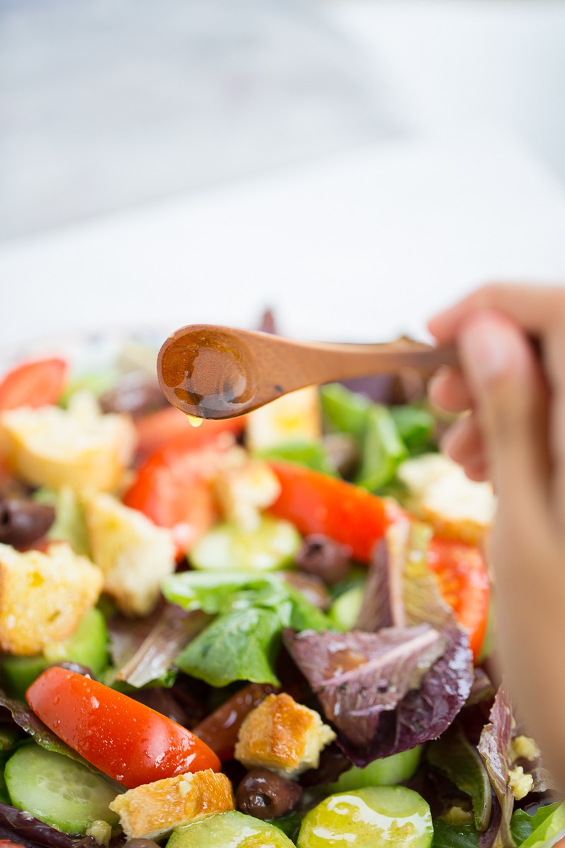 Panzanella de verano, ensalada deliciosa.
