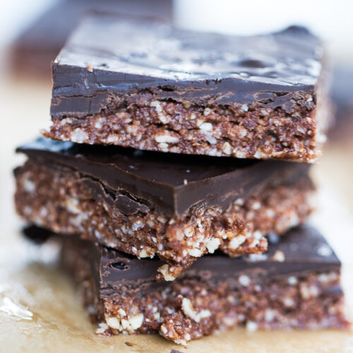 Barras de chocolate y almendra, dulce crudivegano, vegano, deliciosos y nutritivo. Almond chocolate bars.