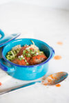 Receta de albóndigas mexicanas, veganas y en caldillo de tomate con chipotle.