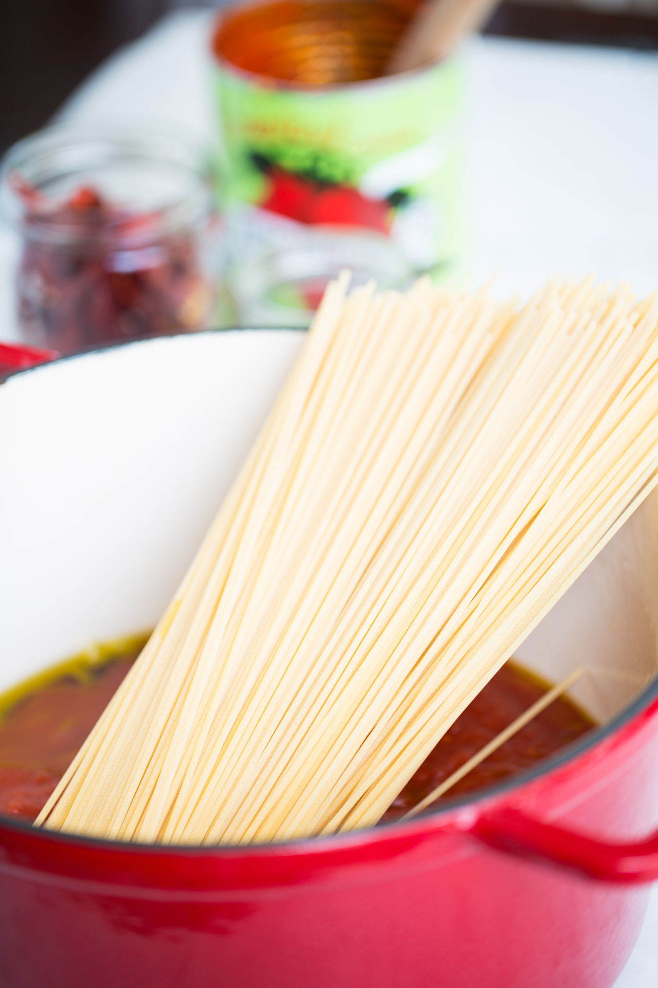 Pasta a la puttanesca vegana, fácilísima y se hace en una sola olla.